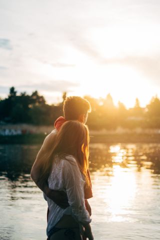 comment embrasser une fille pour la première fois