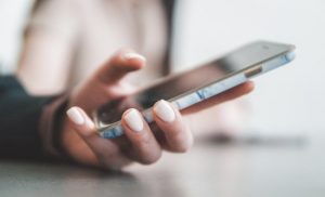 Lire la suite à propos de l’article Les meilleurs SMS pour la faire craquer : ce ne sont pas ceux qu’on pense