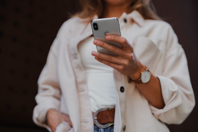 décoder les sms d'une femme smartphone