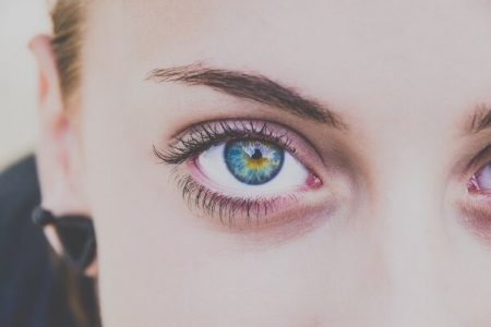 Comment tester une fille pour savoir si elle vous aime (8 façons)