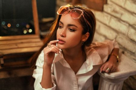 Prendre ses distances pour faire réagir une femme (5 façons)