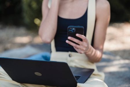 Relancer une conversation Tinder [3 approches simples]